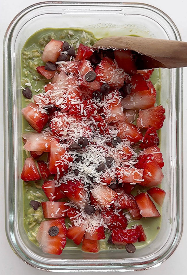 strawberry matcha overnight oats recipe with chocolate chips and coconut shreds